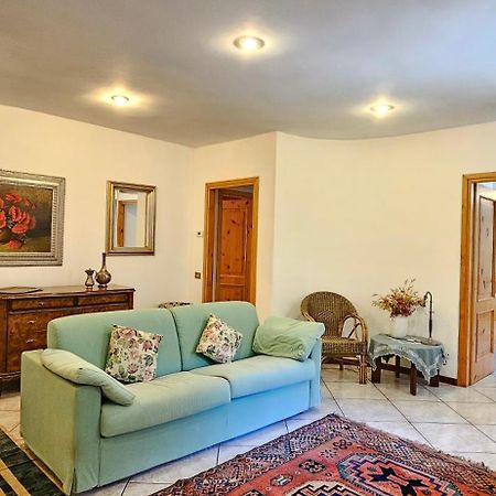 Appartamento Con Ingresso Autonomo, Giardino Privato E Portico Introbio Ngoại thất bức ảnh