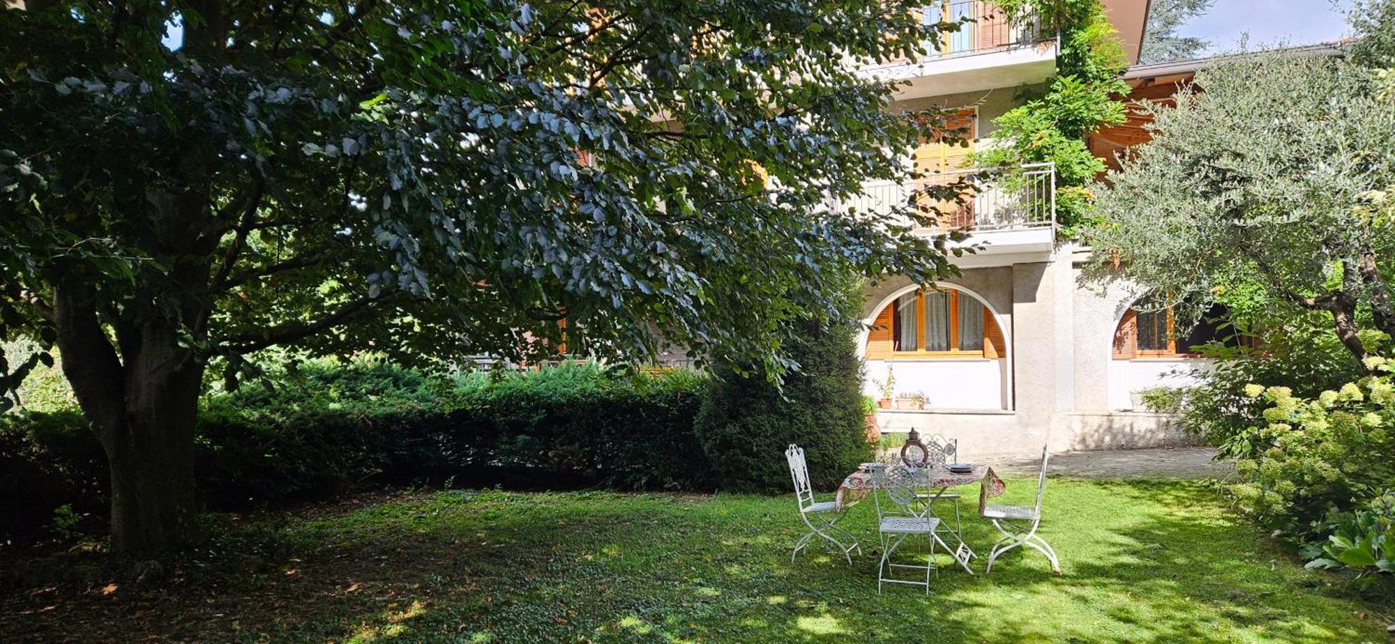 Appartamento Con Ingresso Autonomo, Giardino Privato E Portico Introbio Ngoại thất bức ảnh