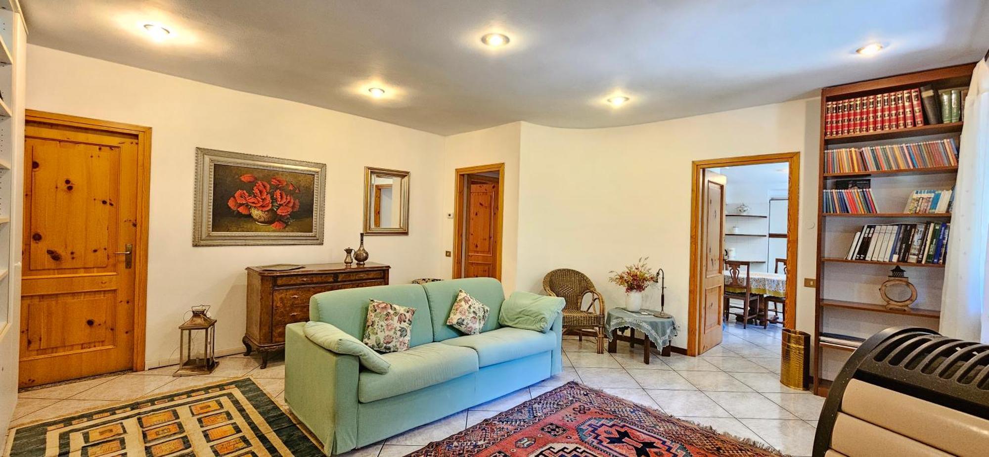 Appartamento Con Ingresso Autonomo, Giardino Privato E Portico Introbio Ngoại thất bức ảnh