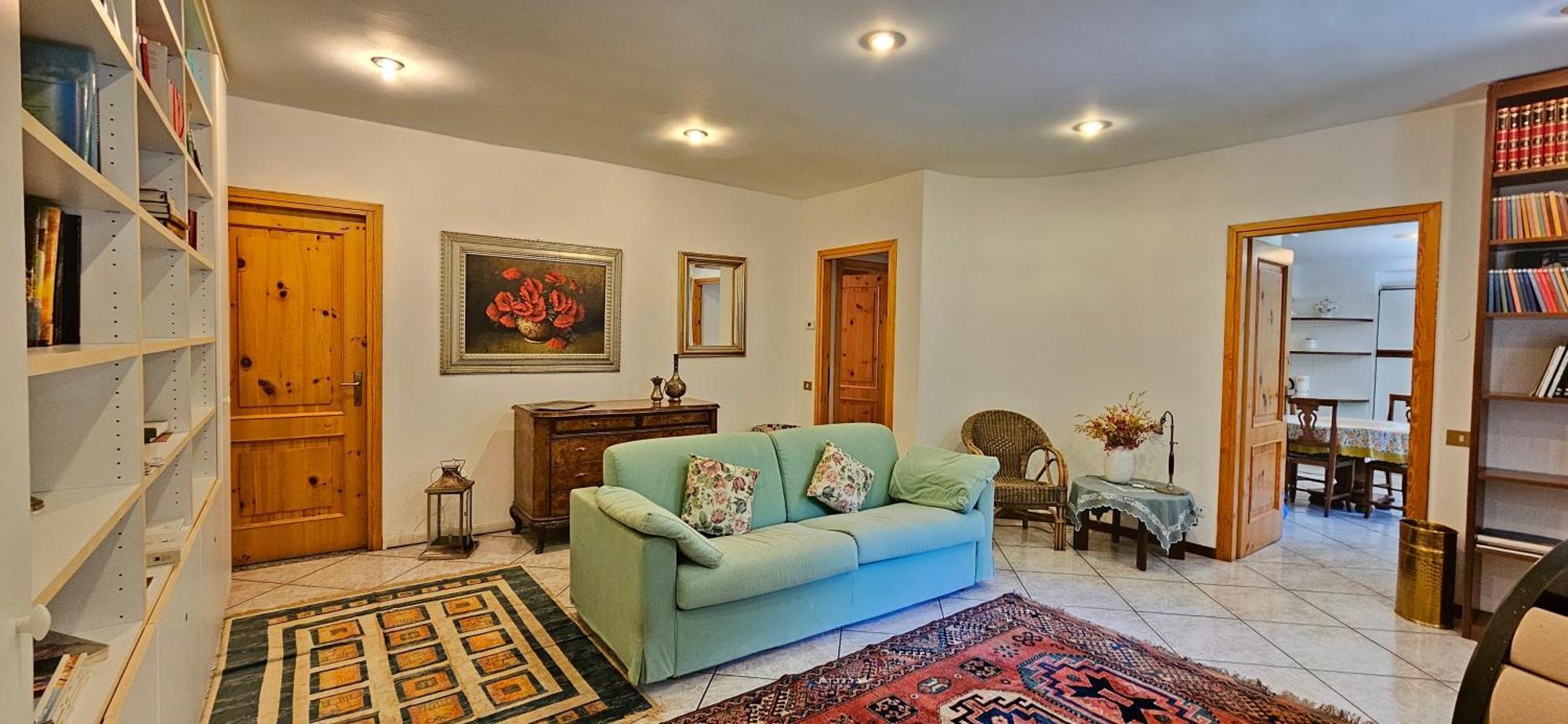 Appartamento Con Ingresso Autonomo, Giardino Privato E Portico Introbio Ngoại thất bức ảnh