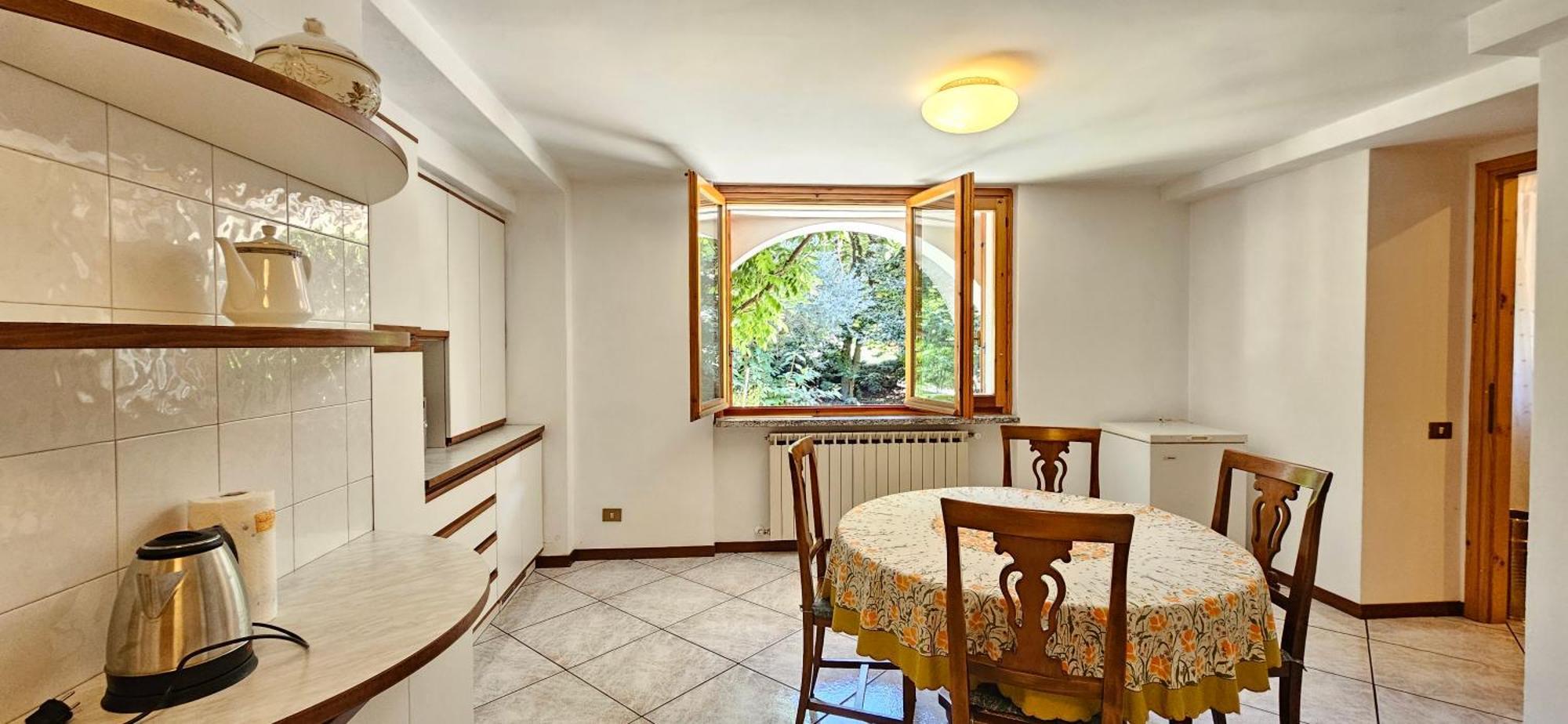 Appartamento Con Ingresso Autonomo, Giardino Privato E Portico Introbio Ngoại thất bức ảnh