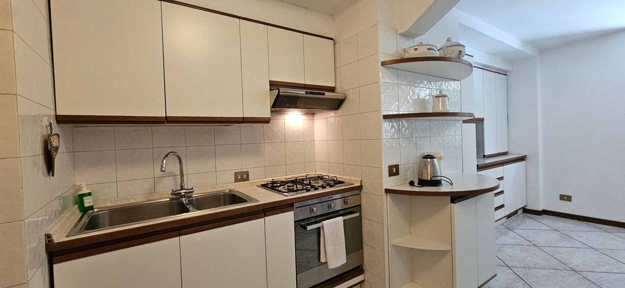 Appartamento Con Ingresso Autonomo, Giardino Privato E Portico Introbio Ngoại thất bức ảnh